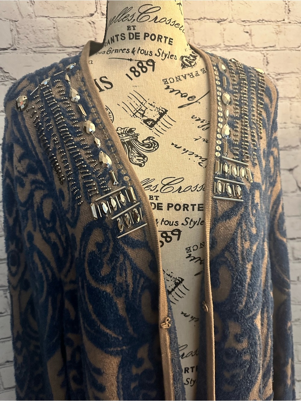 Chico’s Size 3 Long Embellished Duster Cardigan Coat Faux Fur Cuffs Blue Tan - Picture 8 of 9